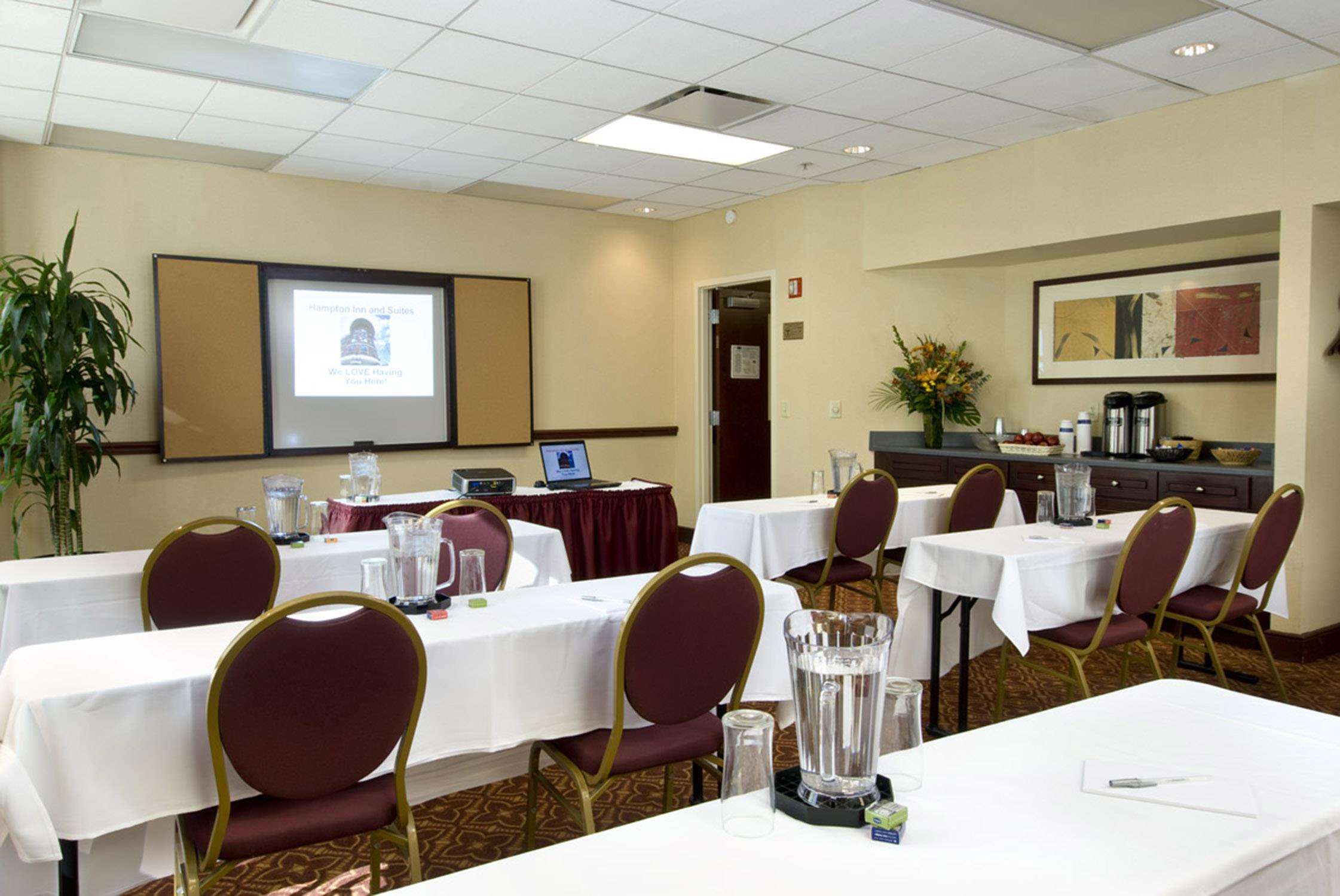 Hampton Inn & Suites Columbus-Downtown Photo