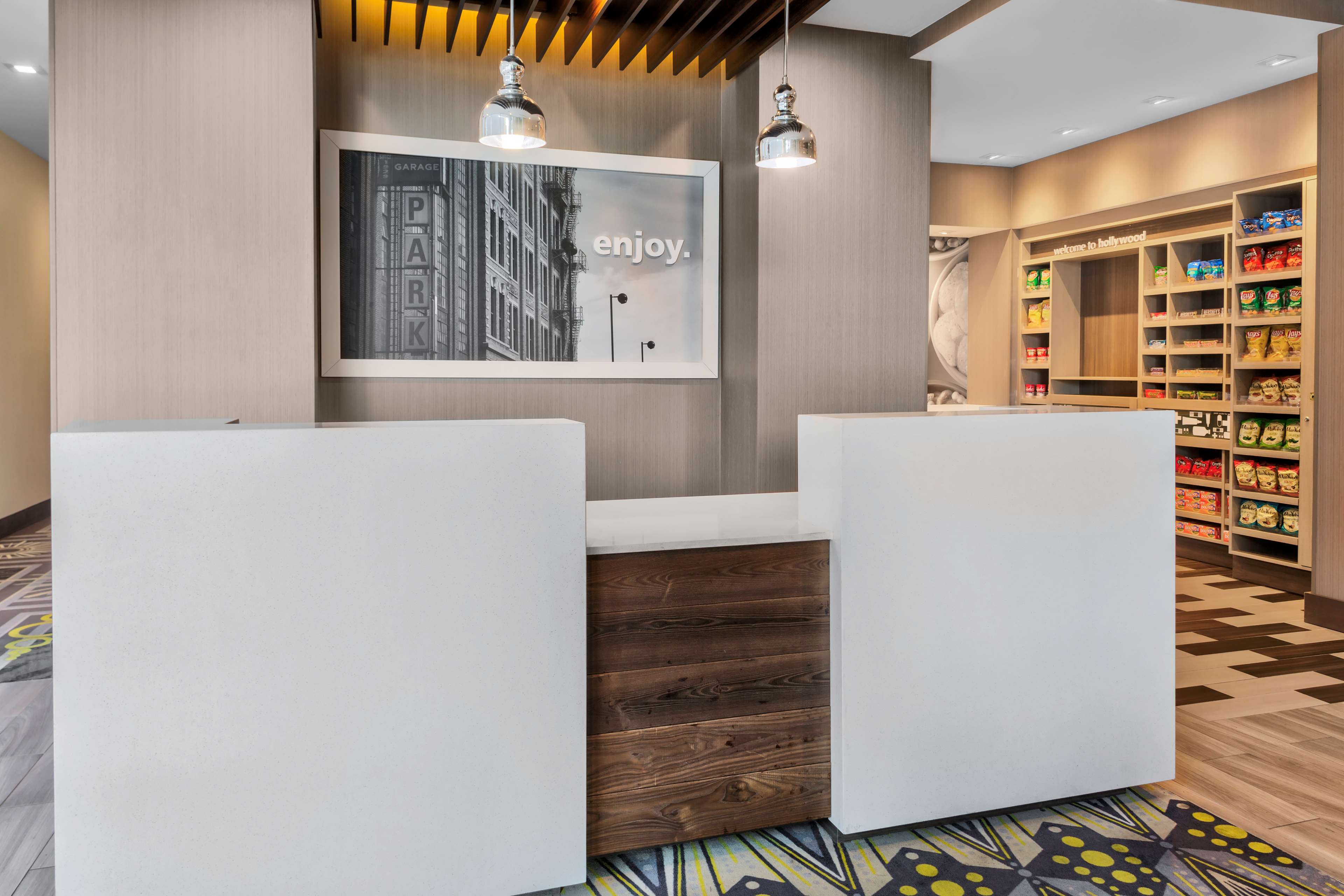 Hampton Inn & Suites Los Angeles/Hollywood Photo