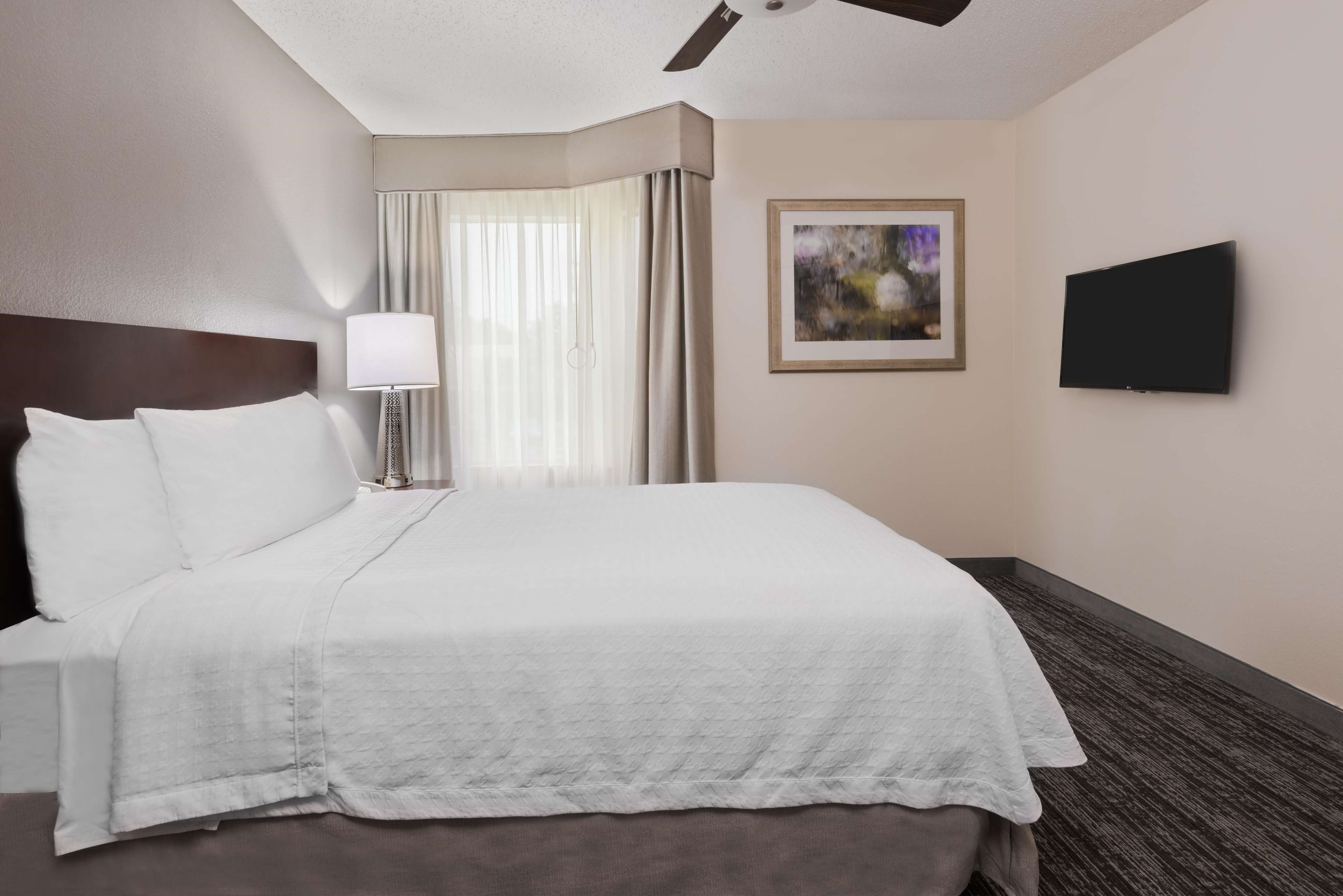 Homewood Suites by Hilton Charlotte-North/Univ Research Park Photo