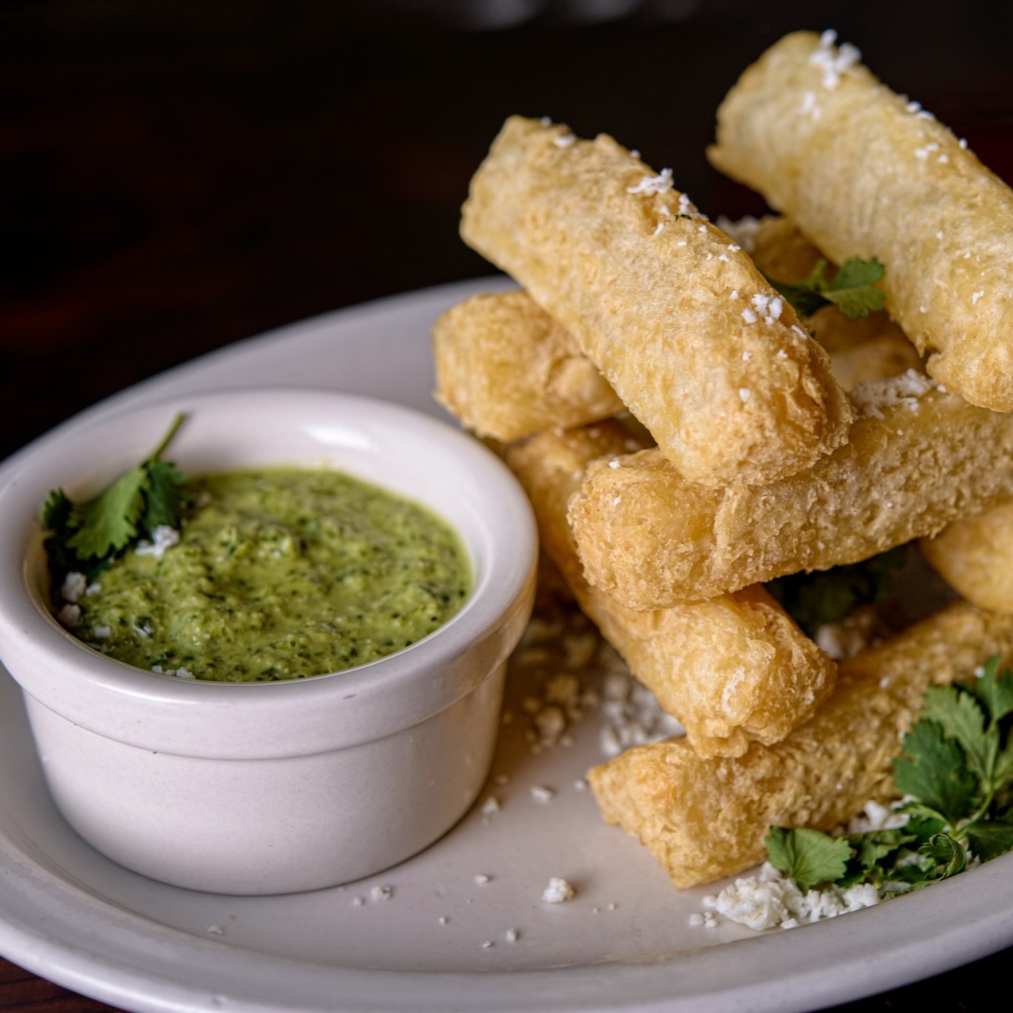 Yucca Frita con Salsa Verde