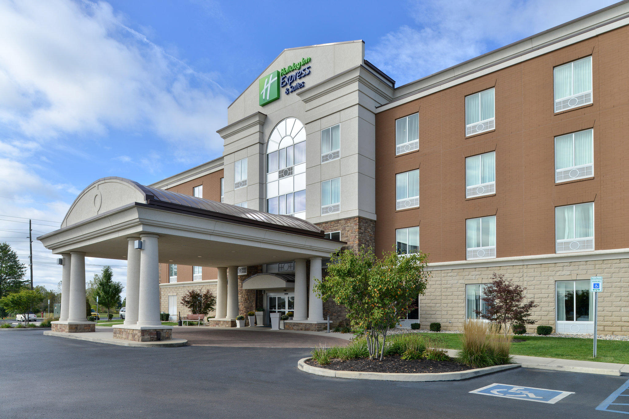 Holiday Inn Express & Suites Terre Haute Photo