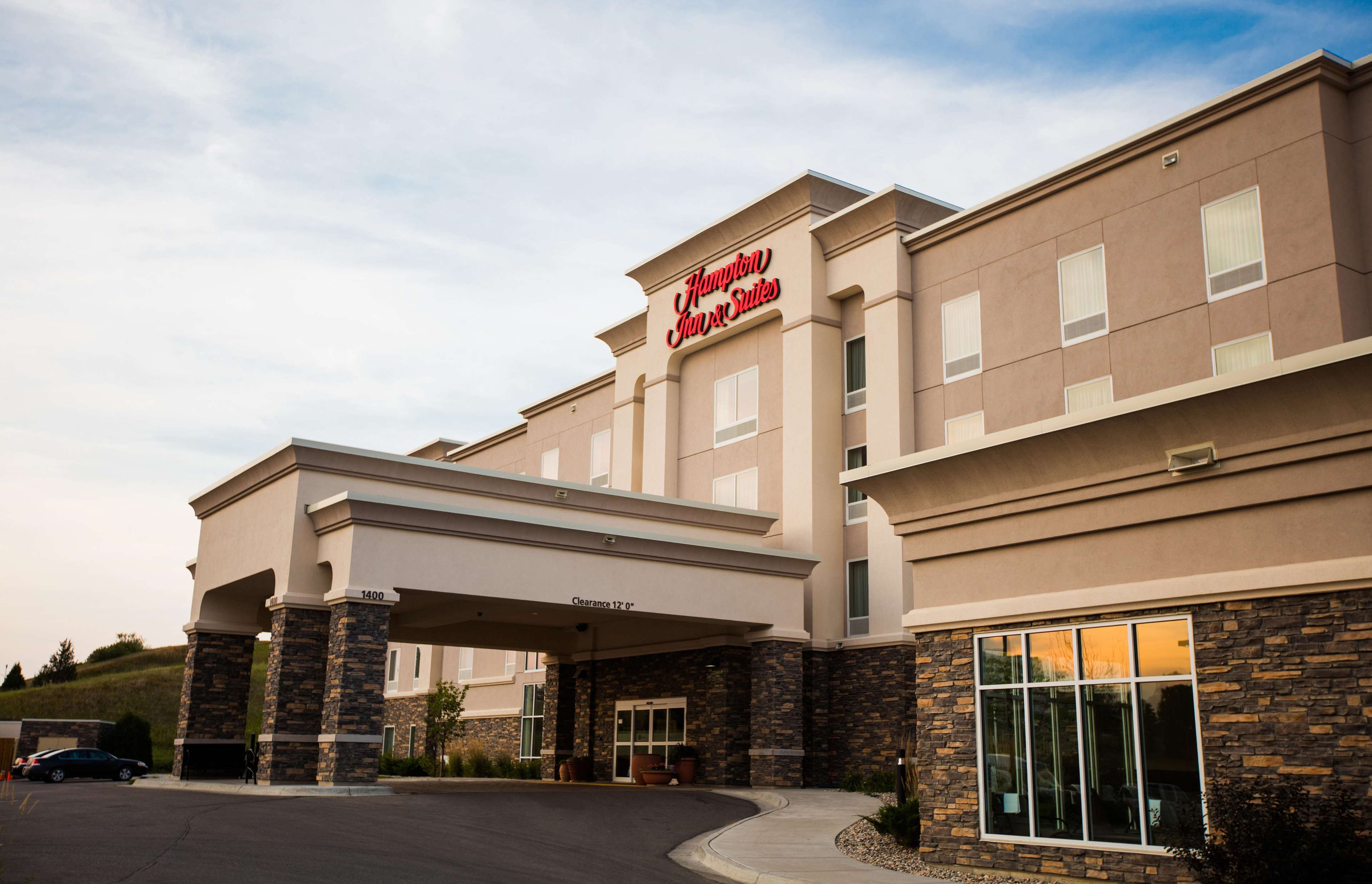 Hampton Inn & Suites Minot Airport Photo