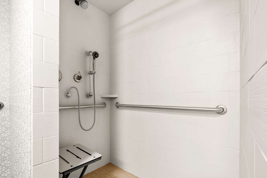 Hampton Inn & Suites Fairbanks Image