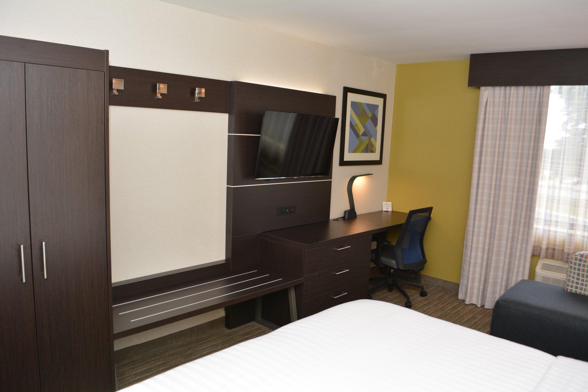 Holiday Inn Express & Suites Waterville - North Photo