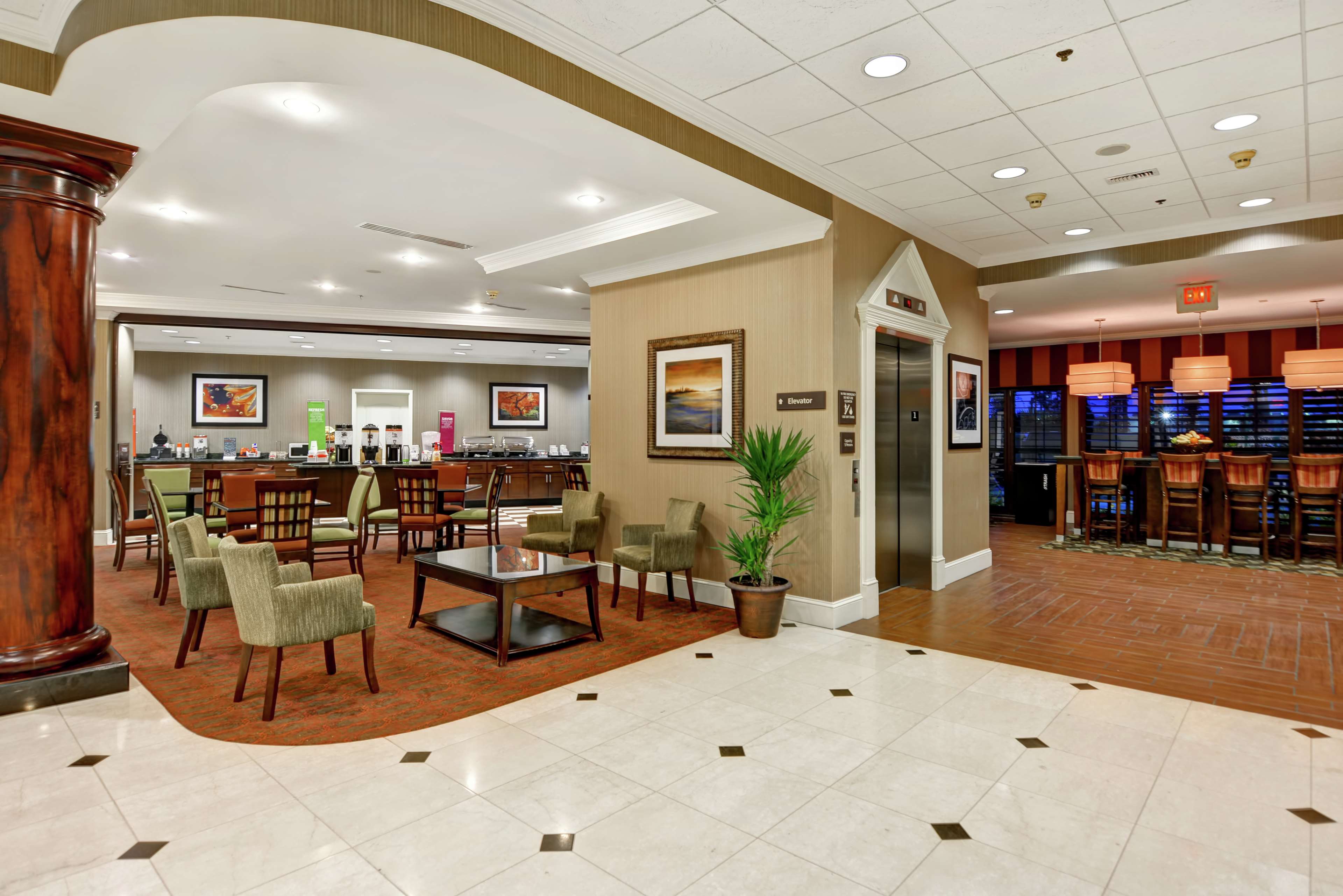 Hampton Inn Charleston-North Photo