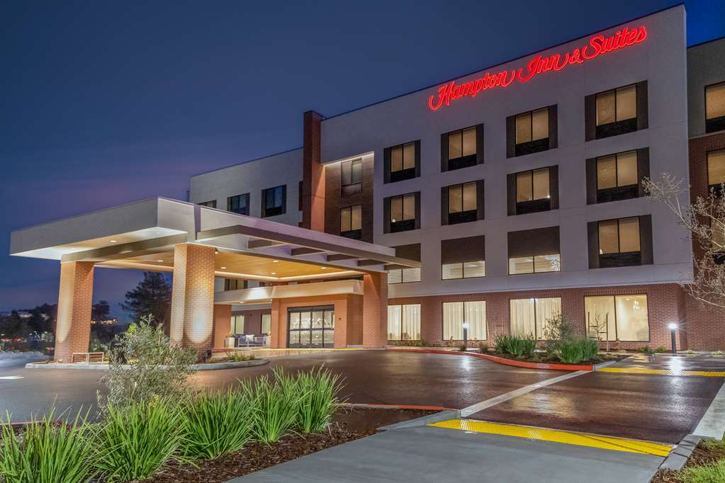 Hampton Inn & Suites Santa Rosa Sonoma Wine Country Image