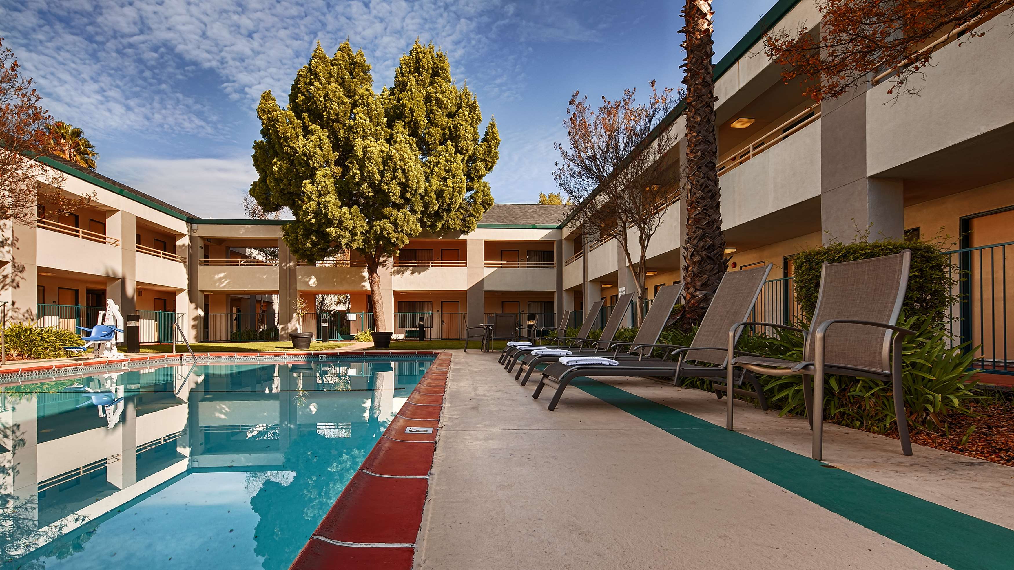 Best Western Heritage Inn Photo