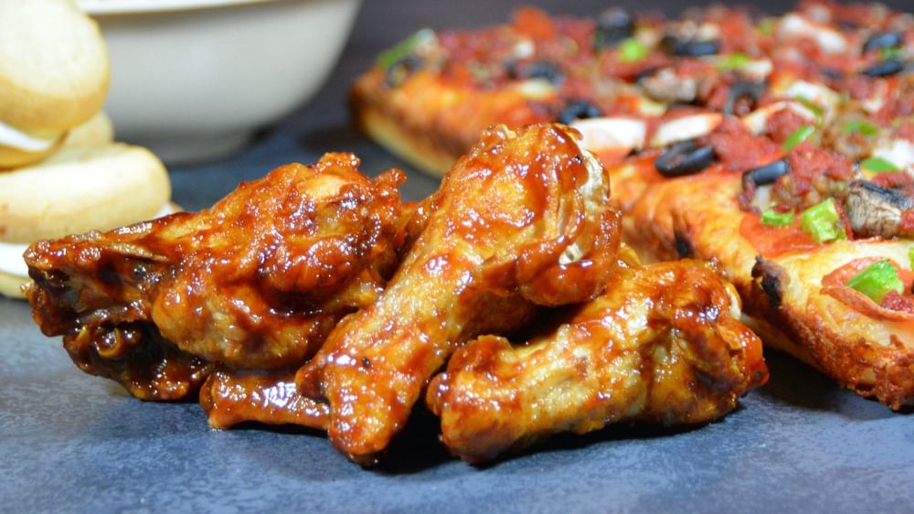 One X-Large Plain Pizza & 20 Wings Special