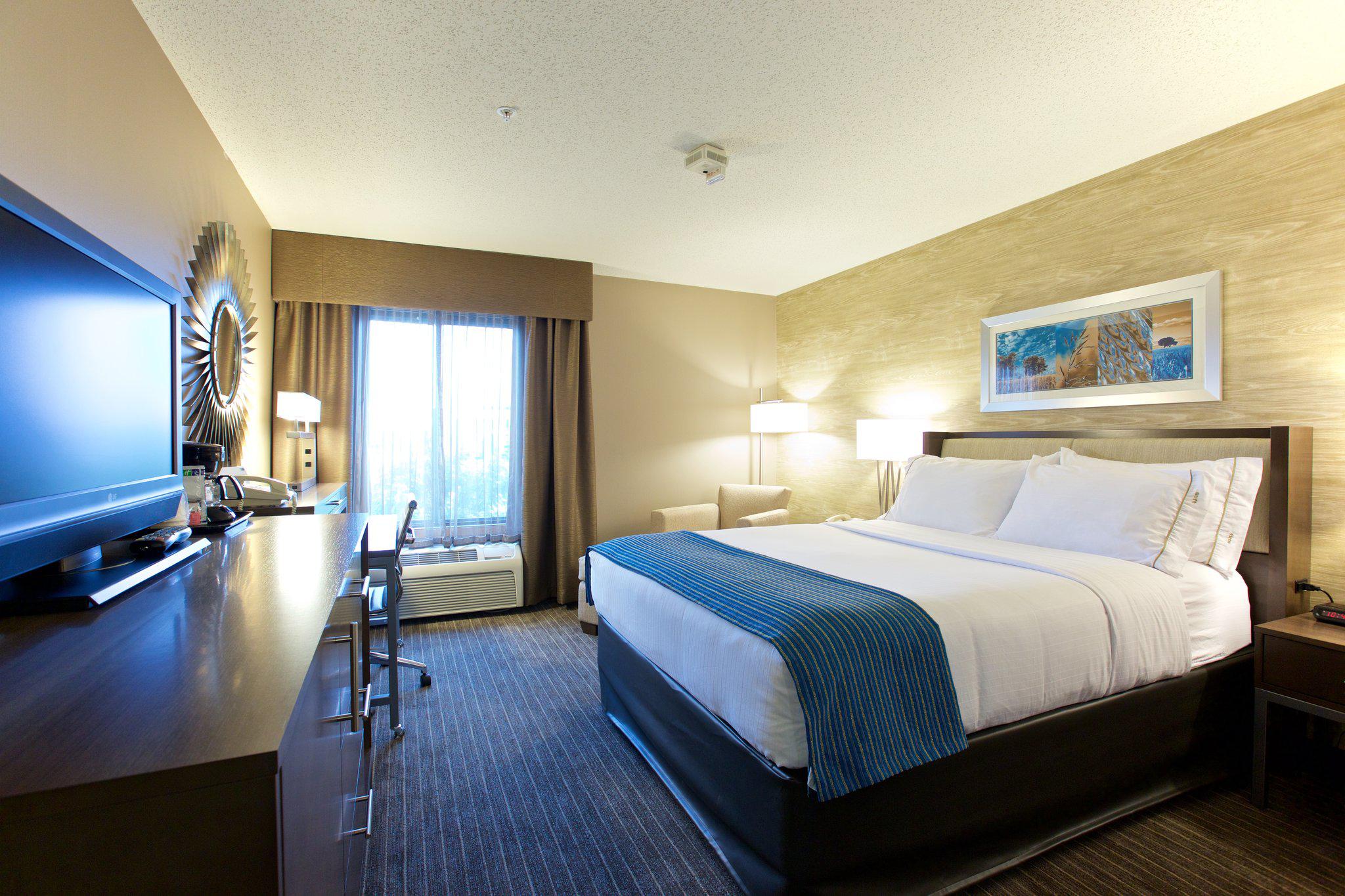 Holiday Inn Express Fargo-West Acres Photo