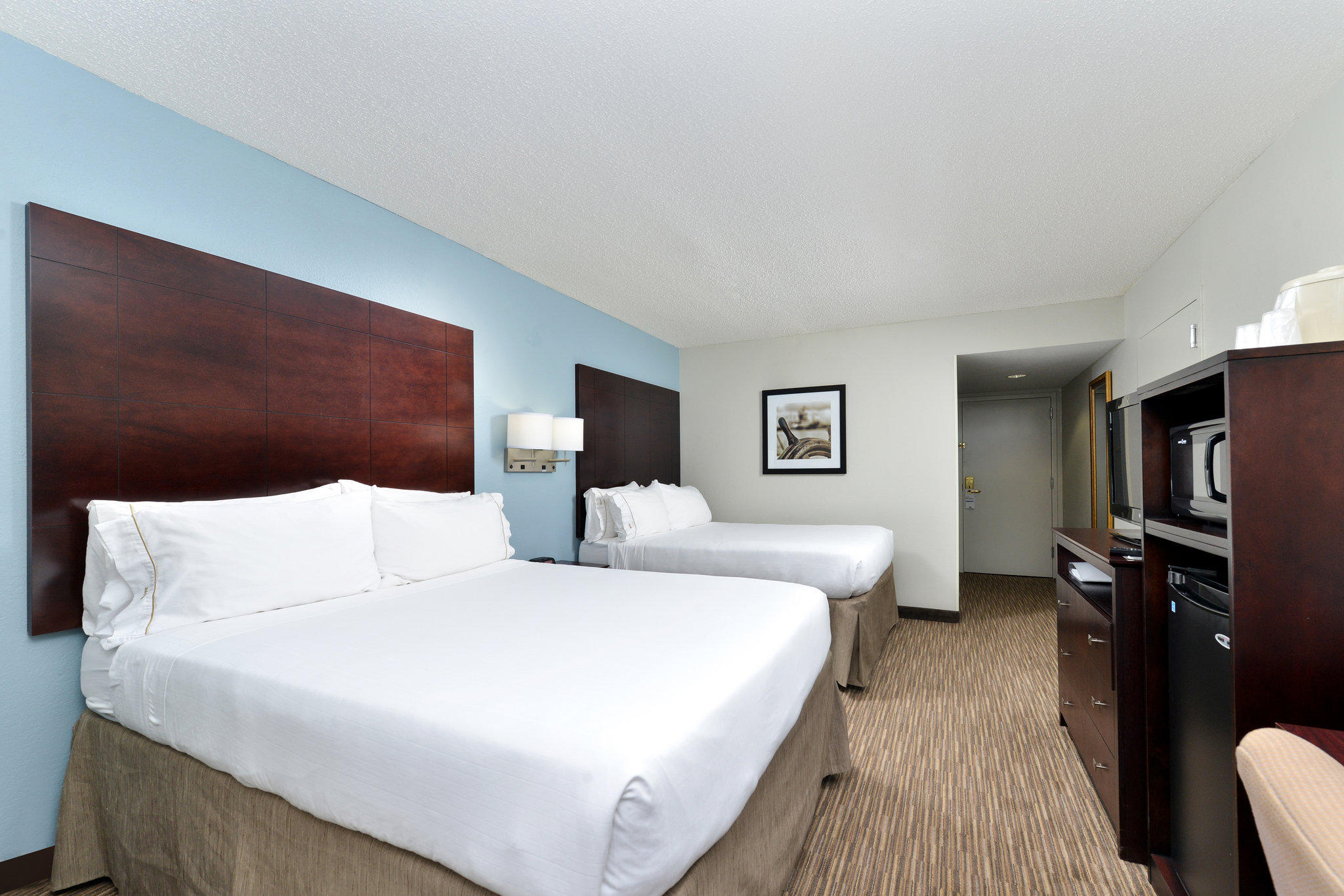 Holiday Inn Express & Suites Tampa/Rocky Point Island Photo