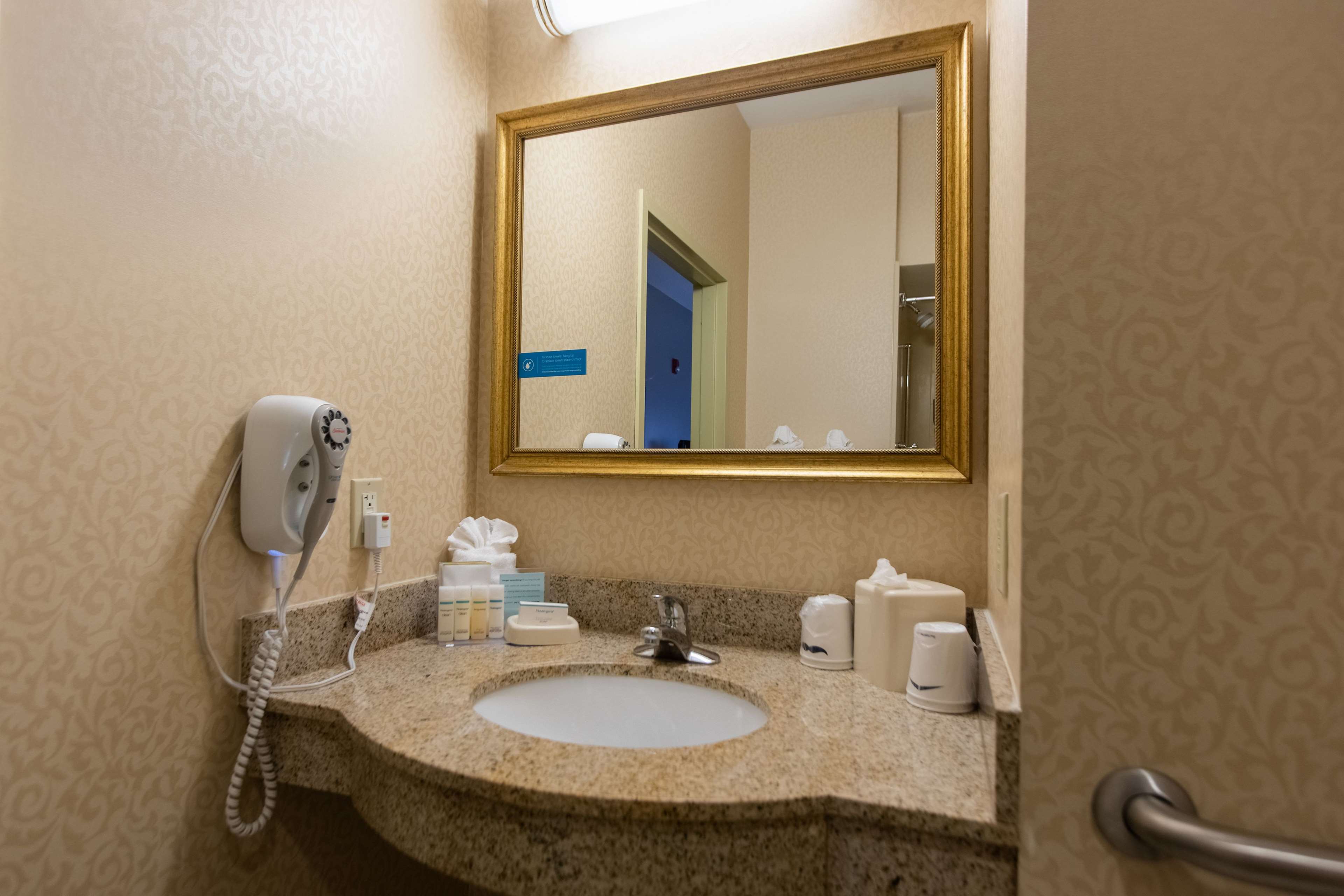 Guest room bath