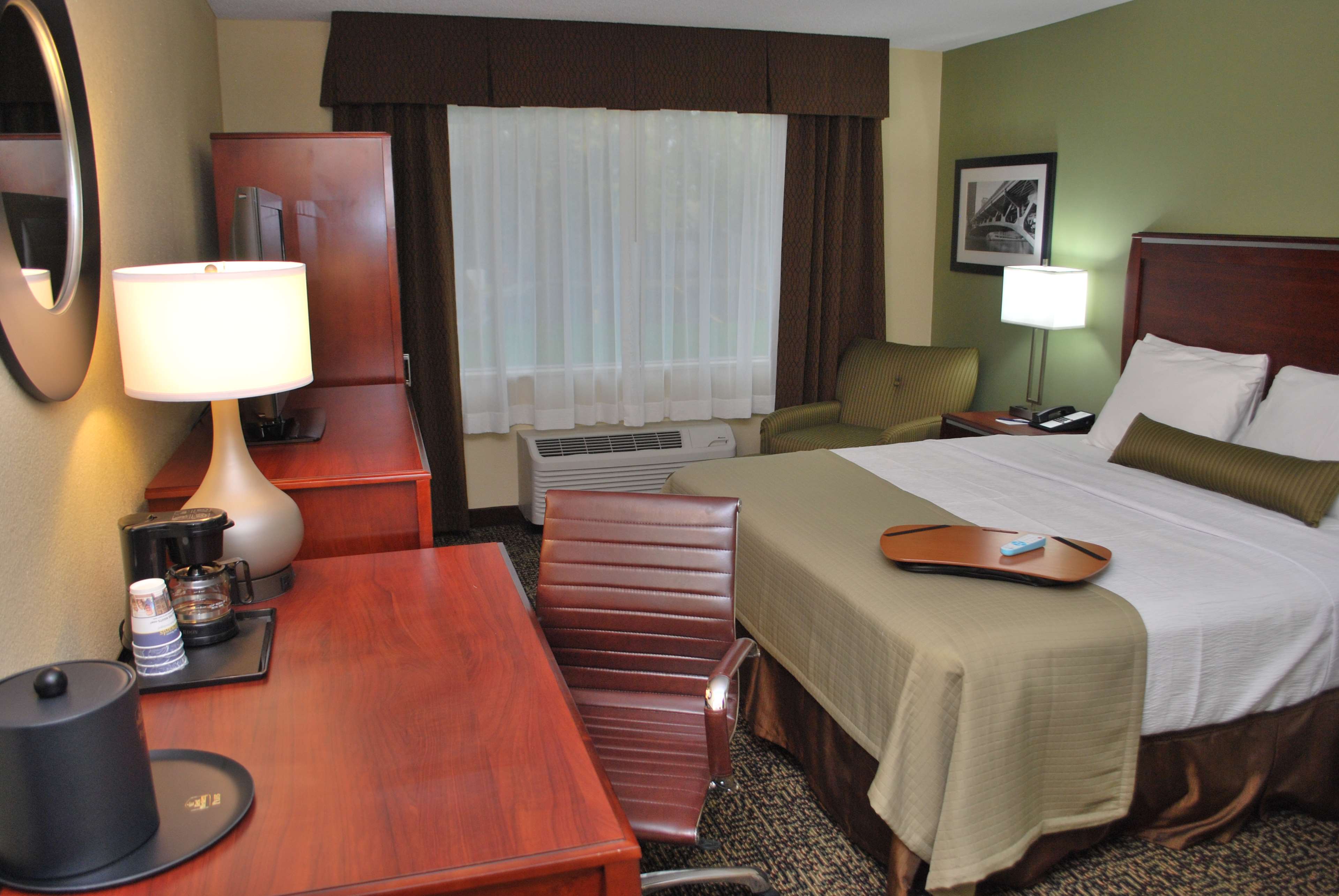 Best Western Plus Glenview-Chicagoland Inn & Suites Photo