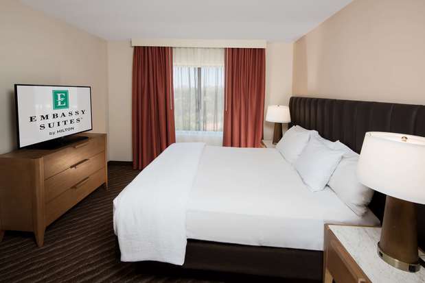 Images Embassy Suites by Hilton Phoenix Scottsdale
