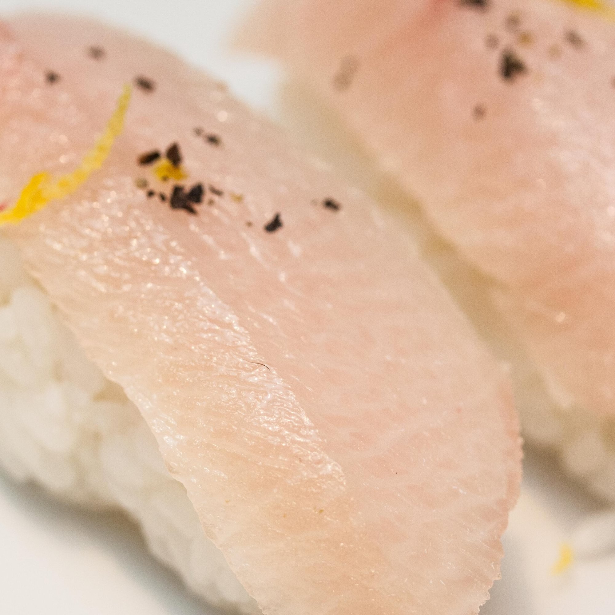 Yuzu Yellowtail Sushi (2pcs)