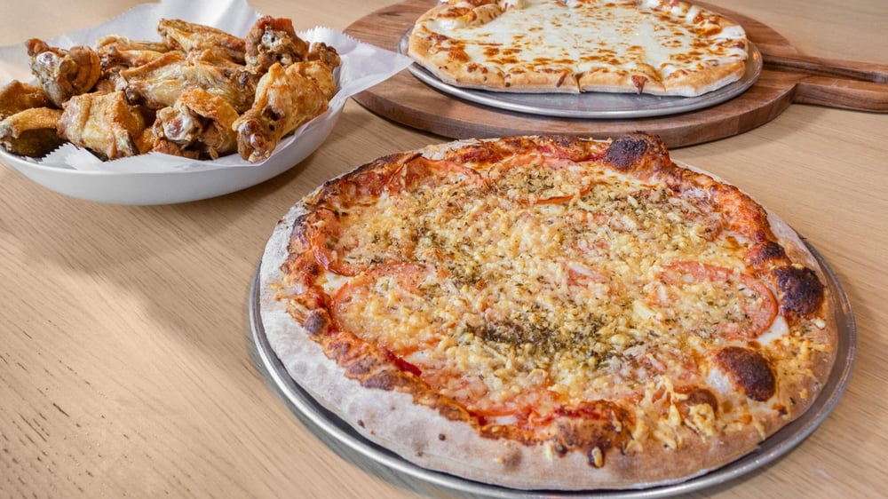 1 Large Pizza 14'' + 20 Wings + Free Cheese Bread