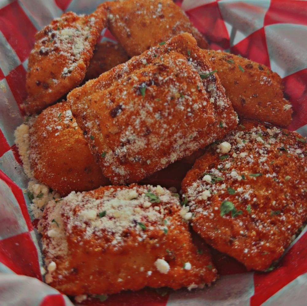 Fried Ravioli (6) w/ Marinara