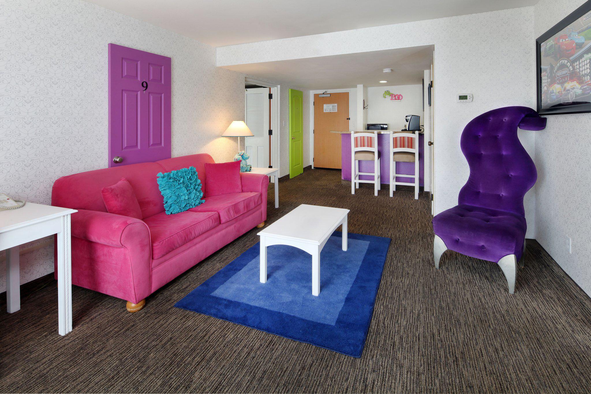 Holiday Inn & Suites Anaheim (1 Blk/Disneyland®) Photo