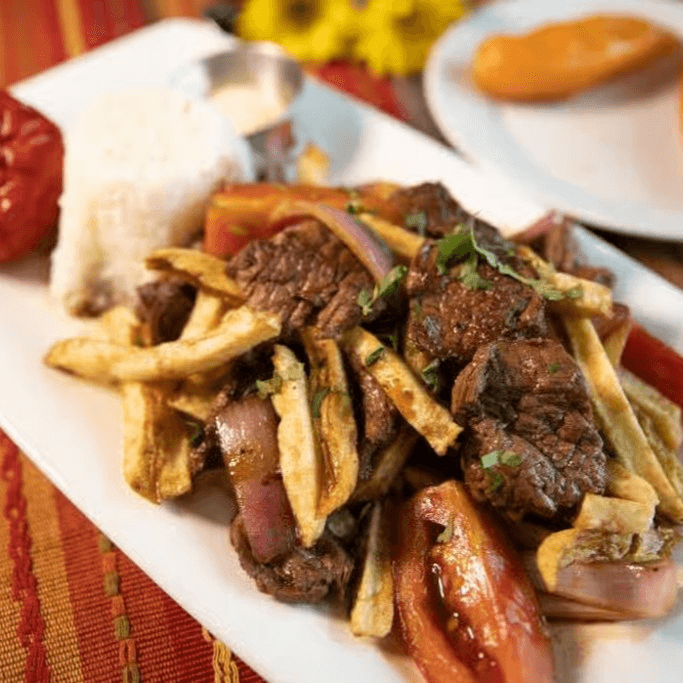Pollo Saltado y Lomo Saltado