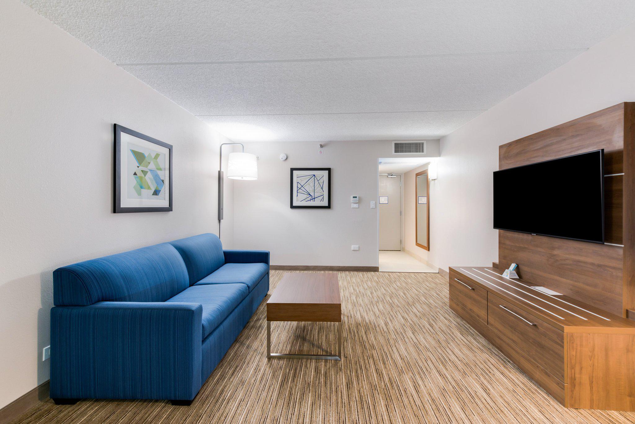 Holiday Inn Express Naperville Photo