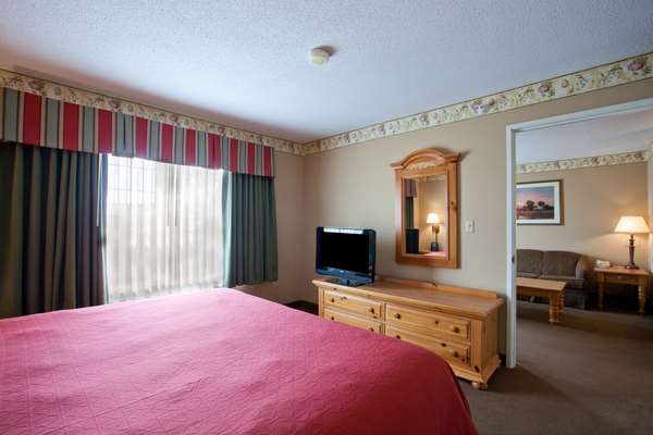 Country Inn & Suites by Radisson, Waterloo, IA Photo