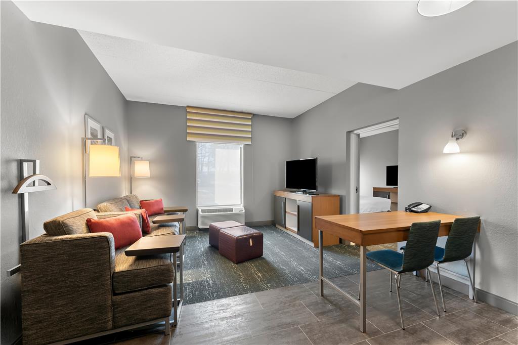 Hampton Inn & Suites Newtown Image