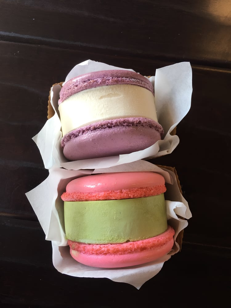 Macaron ice cream