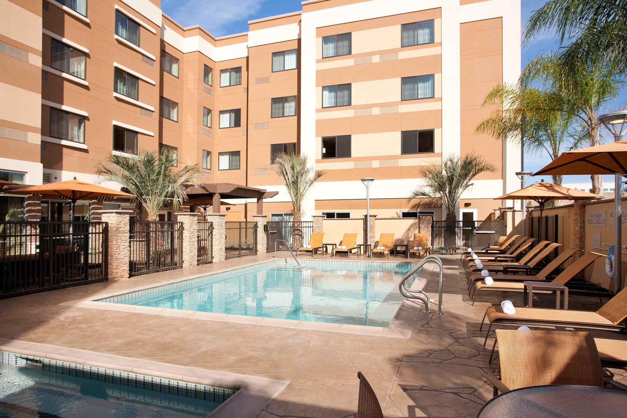 Courtyard by Marriott San Diego Oceanside Photo