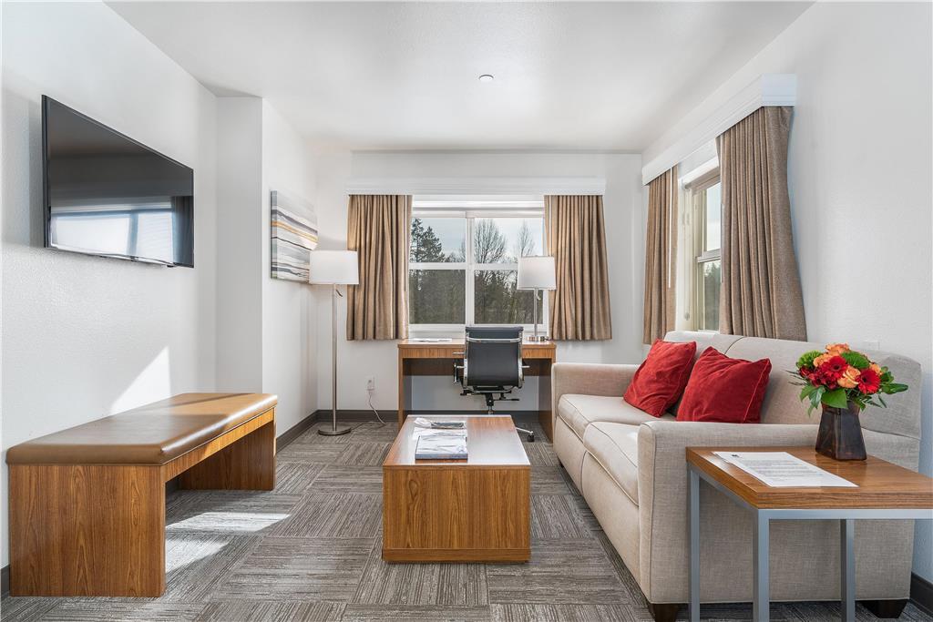 Marshall Suites Bainbridge Island, SureStay Collection Image