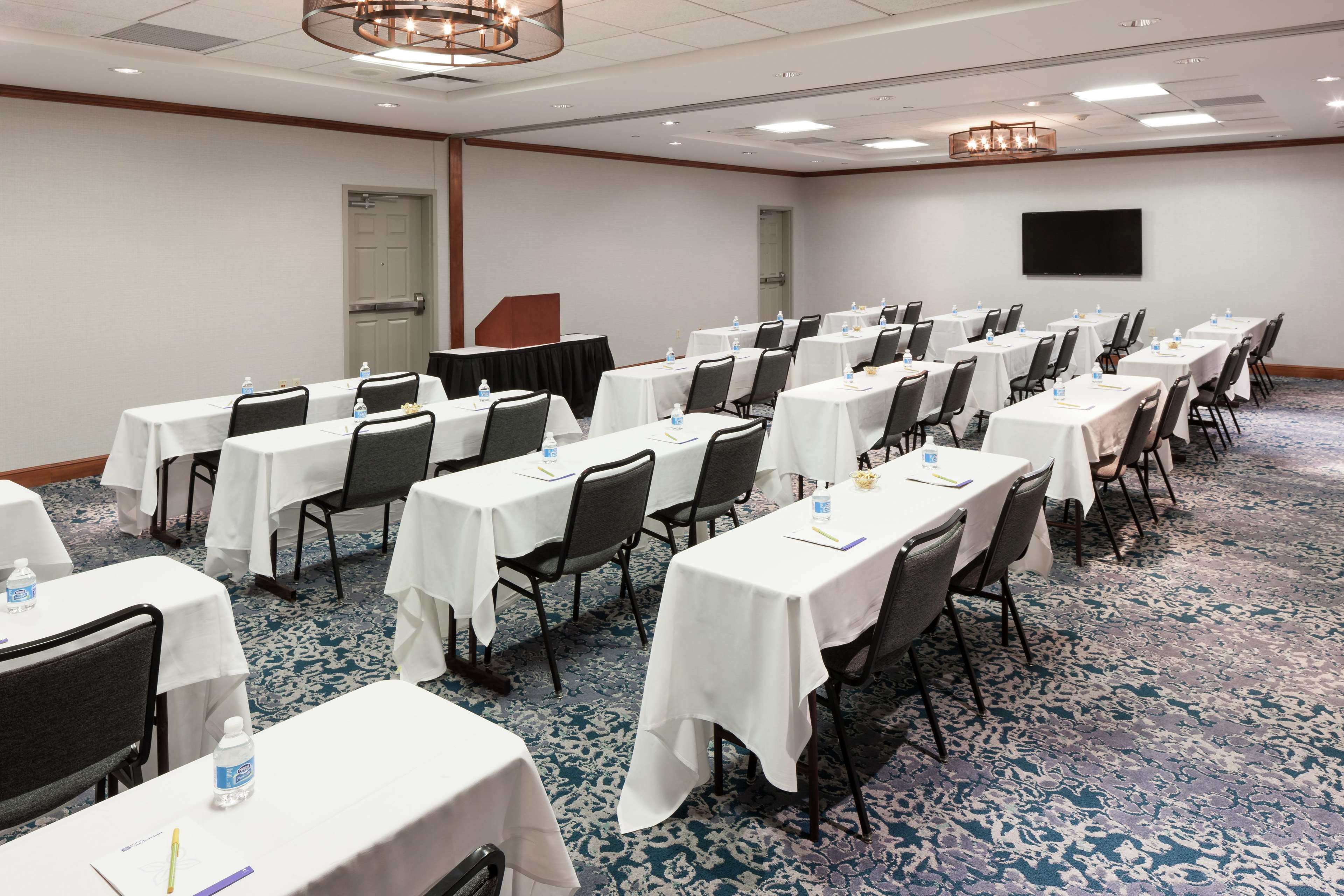 Hilton Garden Inn Naperville/Warrenville Photo