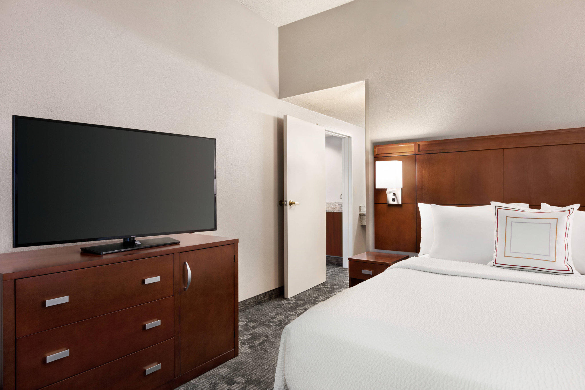 Courtyard by Marriott Tulsa Central Photo