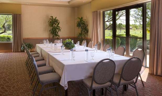 Images Embassy Suites by Hilton Phoenix Scottsdale