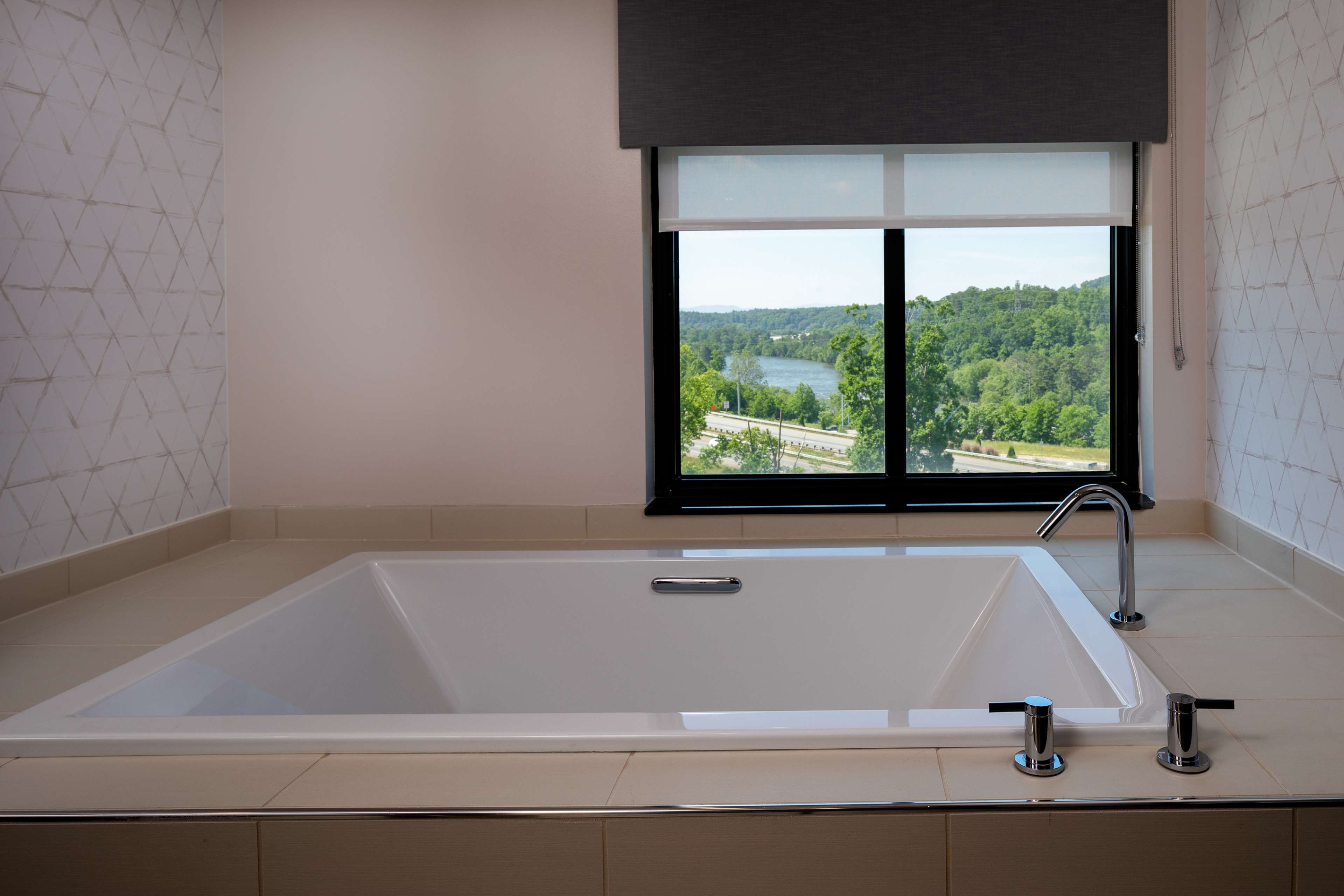 Guest room bath