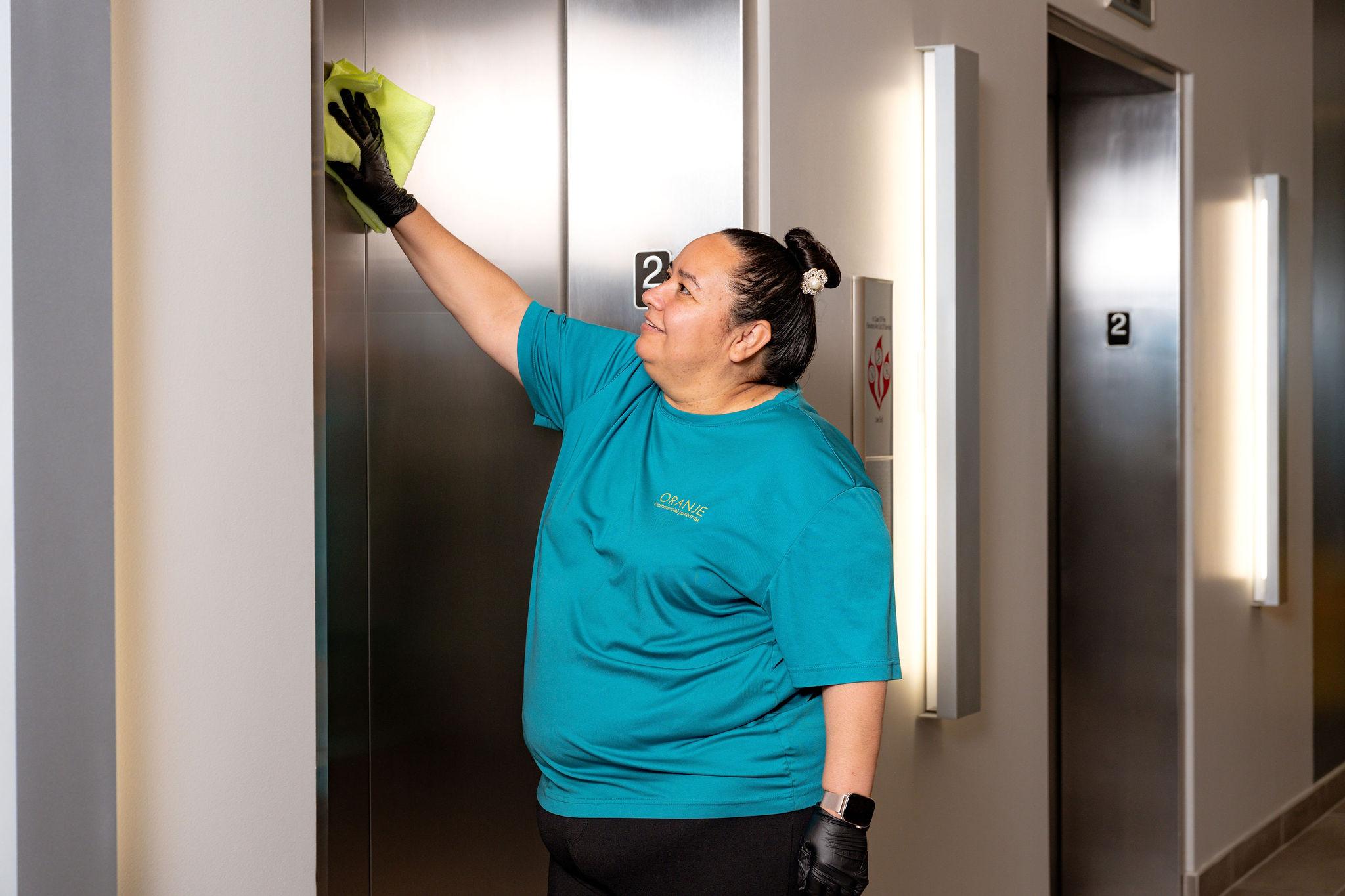 Oranje Commercial Janitorial in Phoenix Image