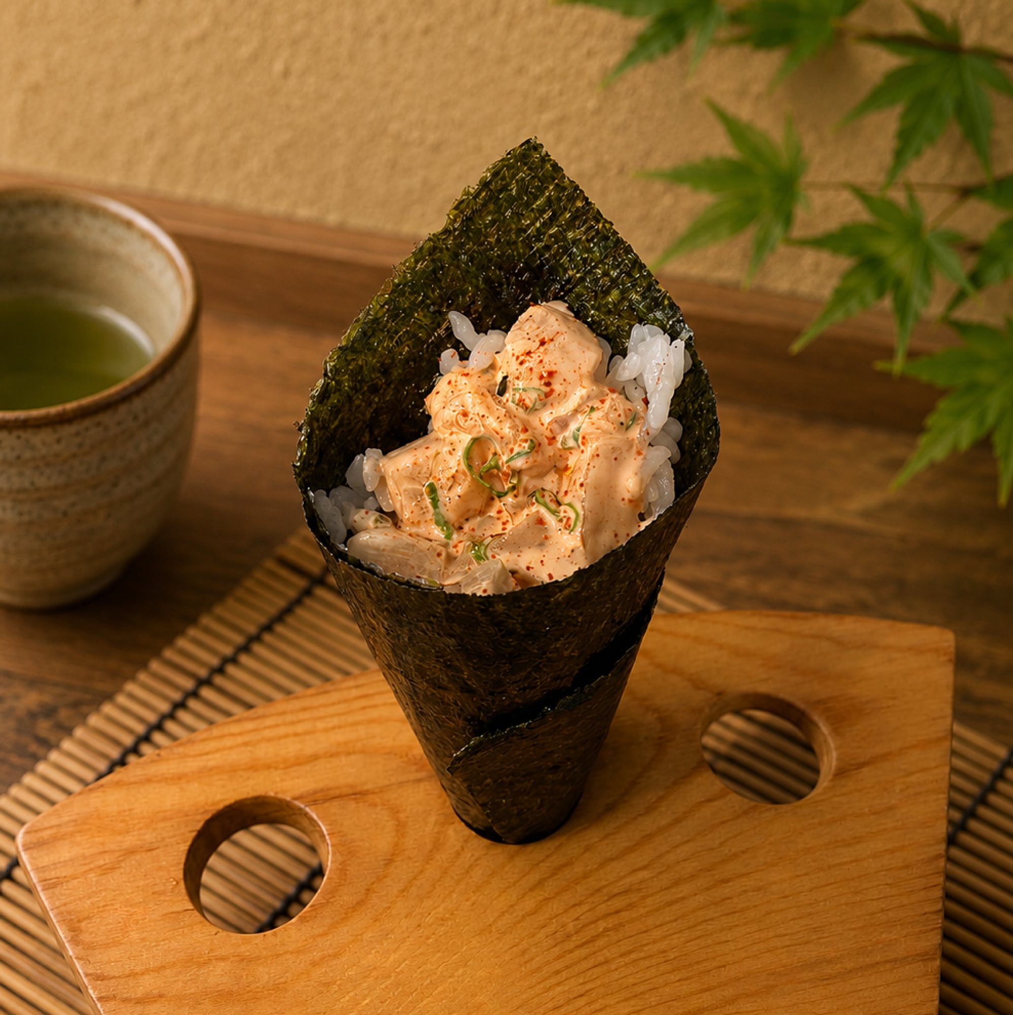 Spicy scallop hand roll
