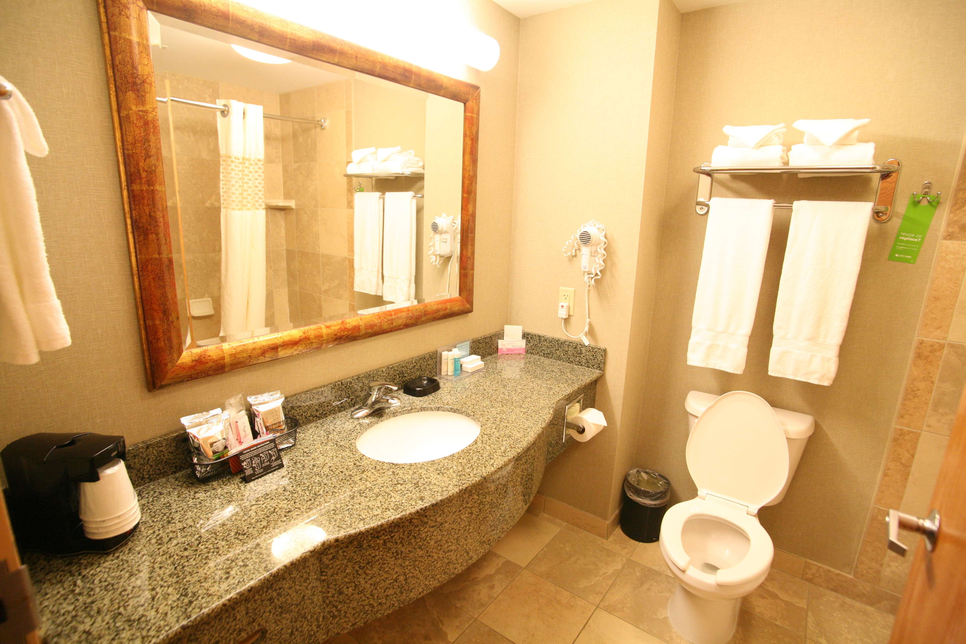 Hampton Inn & Suites Bemidji Photo