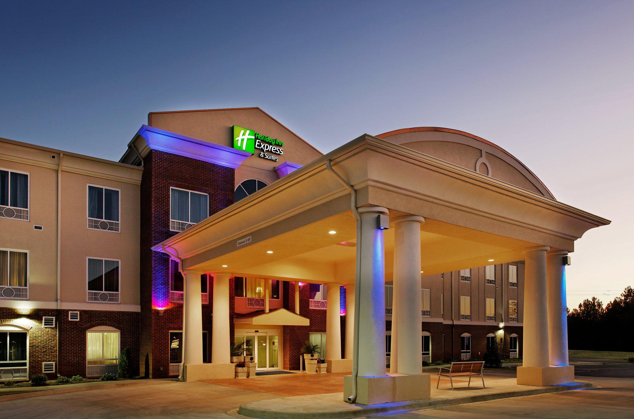 Holiday Inn Express & Suites Talladega Photo