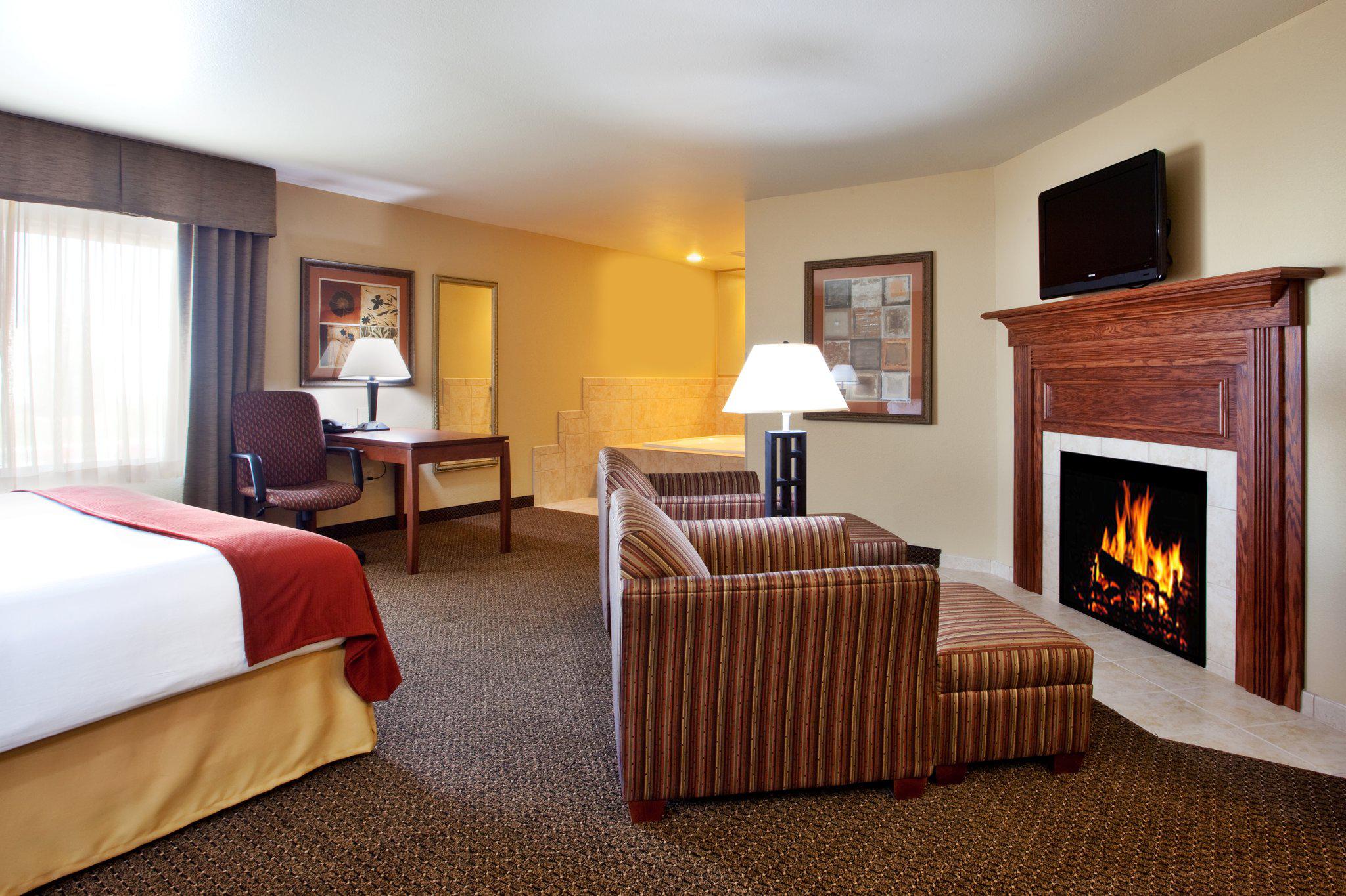 Holiday Inn Express & Suites Lewisburg Photo