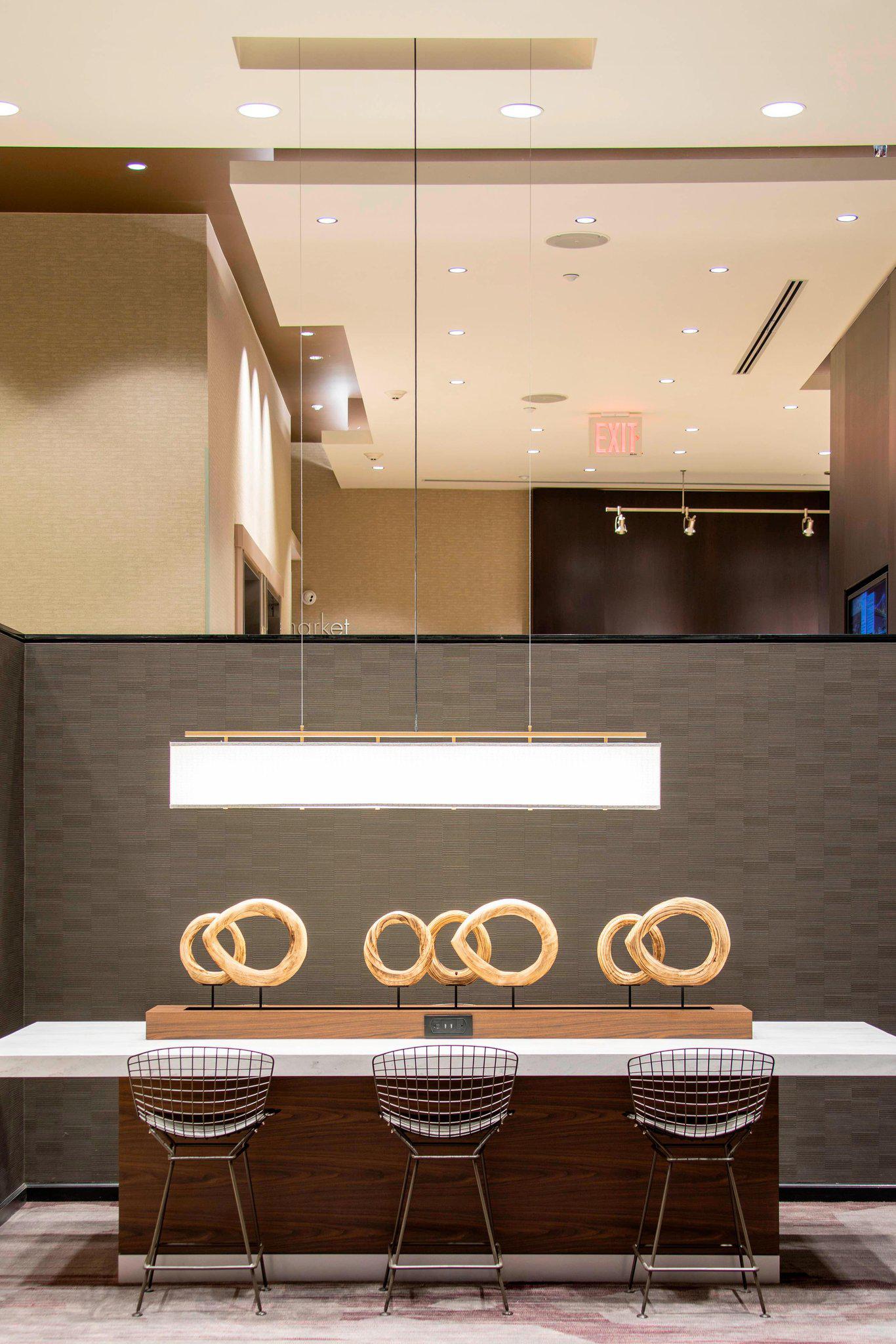 Courtyard by Marriott New York Queens/Fresh Meadows Photo