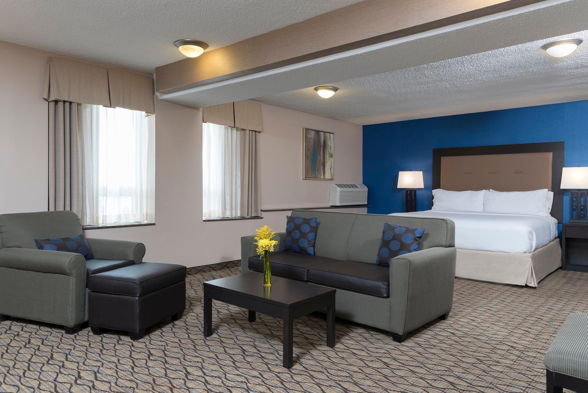 Holiday Inn Chicago-Elk Grove Photo