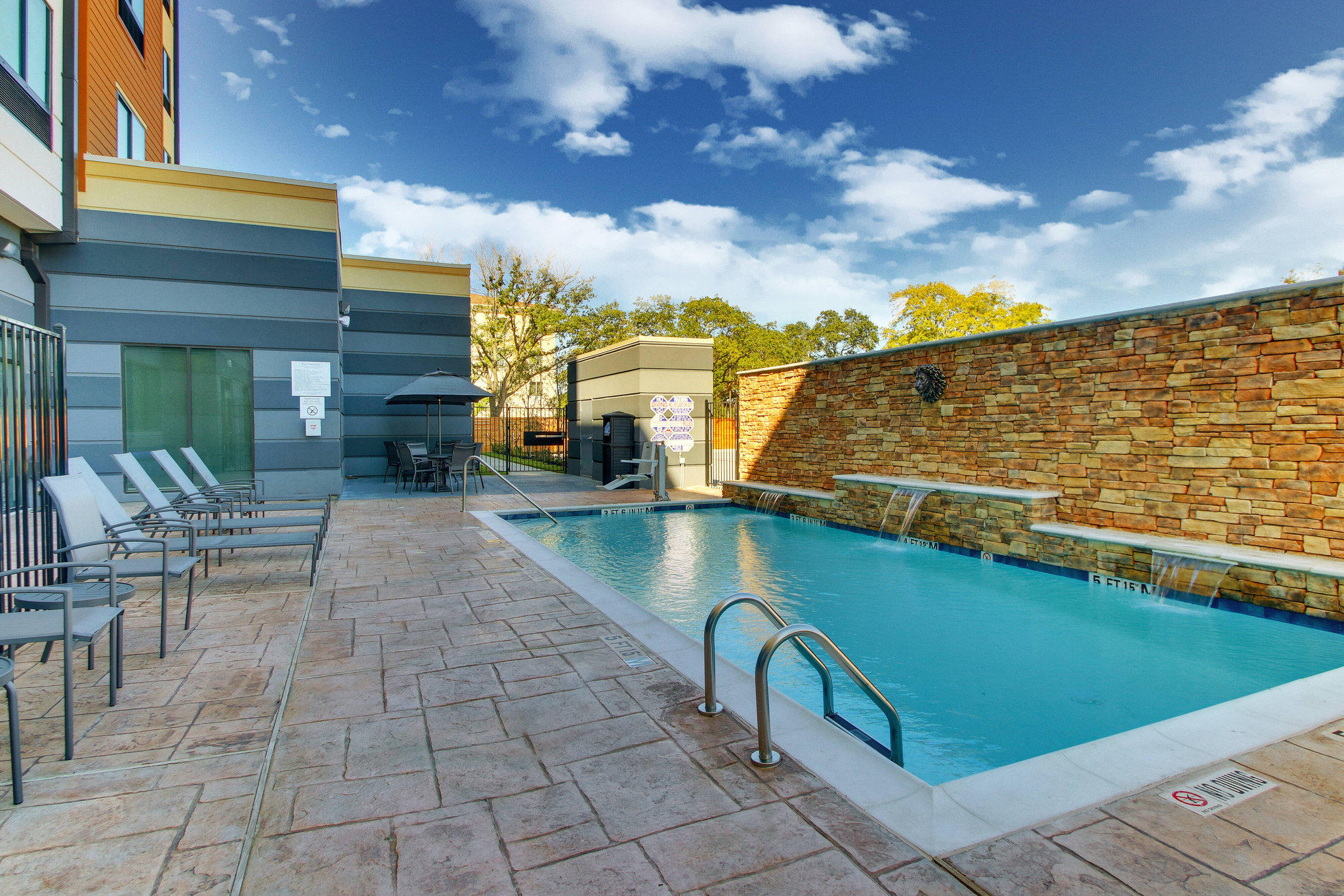 Fairfield Inn & Suites by Marriott Houston Brookhollow Photo