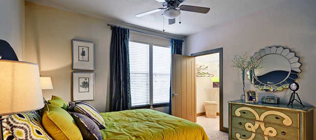 Images Lakeline East Apartments