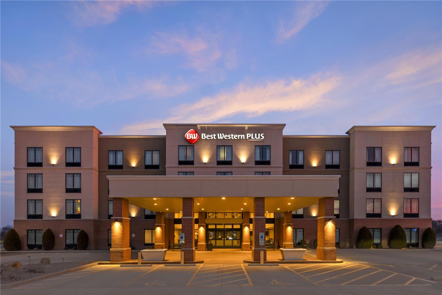 Best Western Plus Centralia Hotel & Suites Image