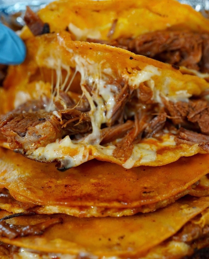 TACO A LA PLACHA CON QUESO