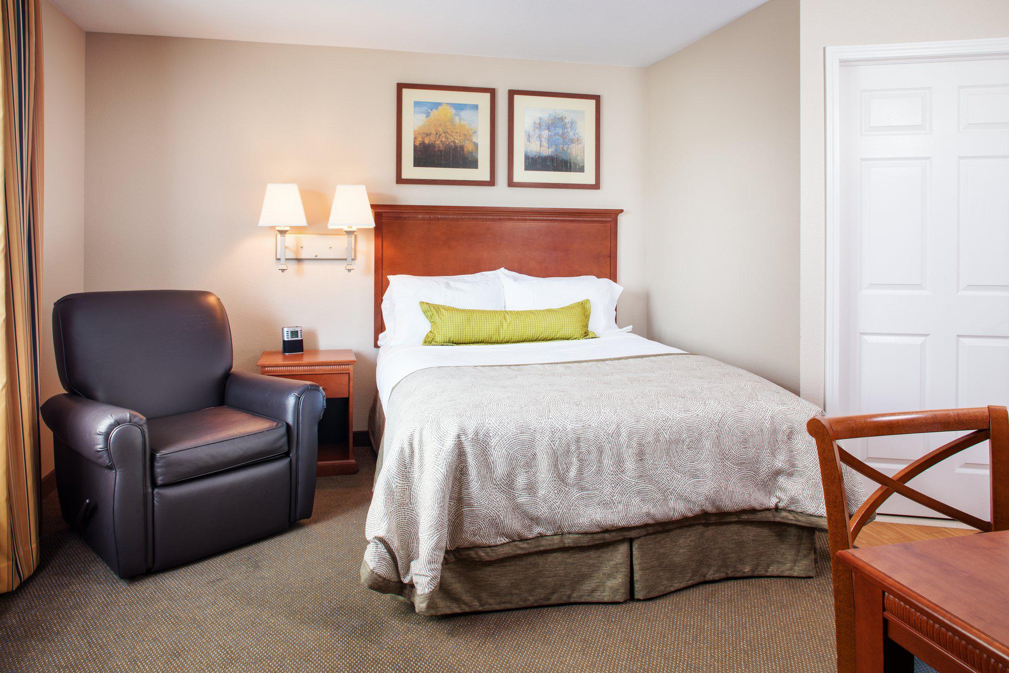 Candlewood Suites Bellevue Photo