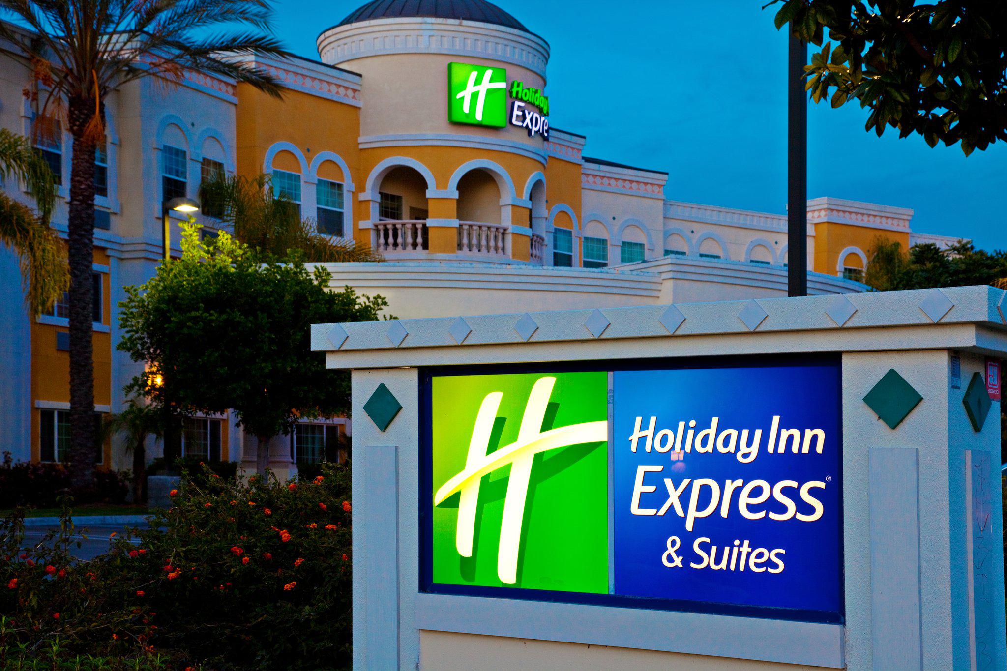 Holiday Inn Express & Suites Garden Grove-Anaheim South Photo