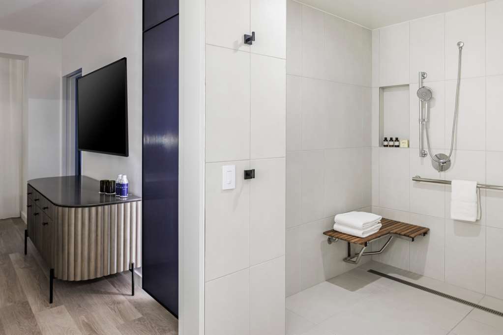 The Morrow Washington DC, Curio Collection by Hilton Image