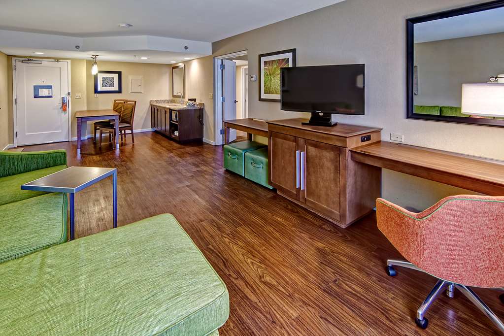 Hampton Inn & Suites Asheville Airport Image