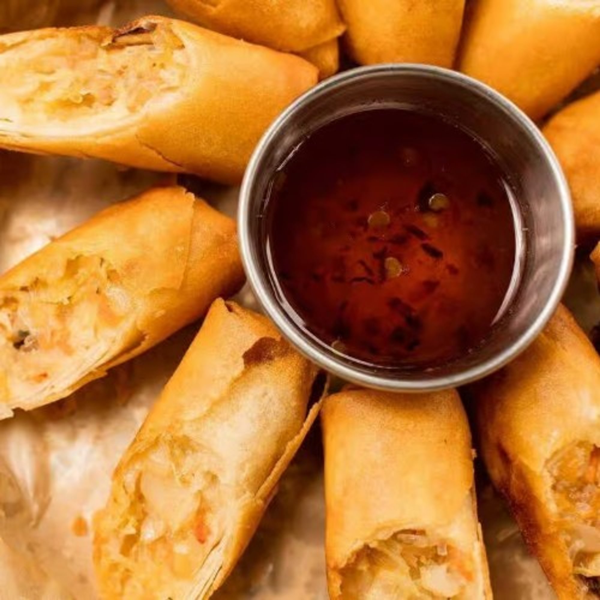 Egg Rolls ( (ปอเปี๊ยะทอด)