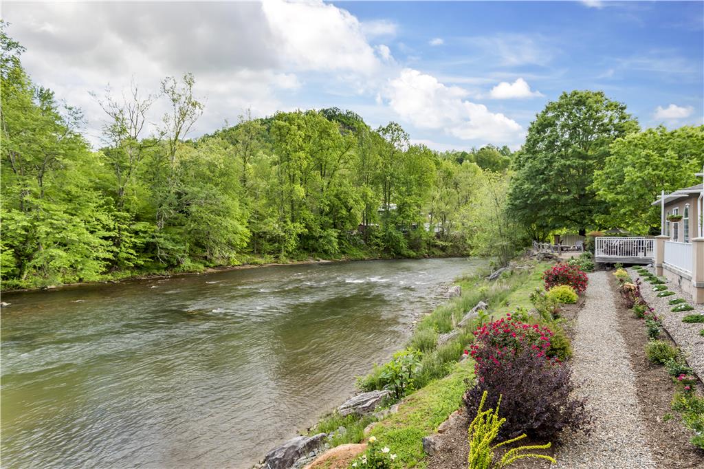 Best Western Plus River Escape Inn & Suites Image