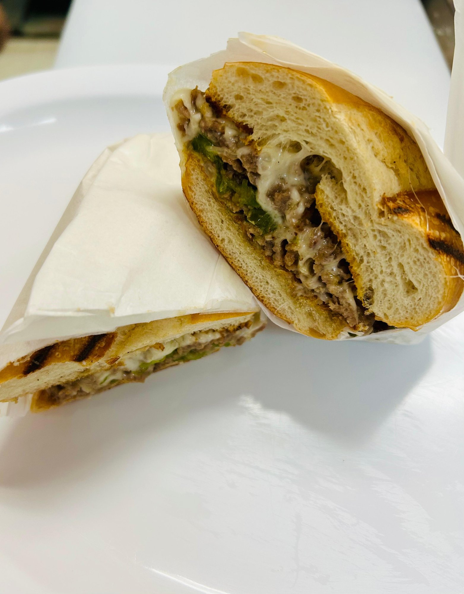 Jrâs Philly Cheese Steak w/ Fries